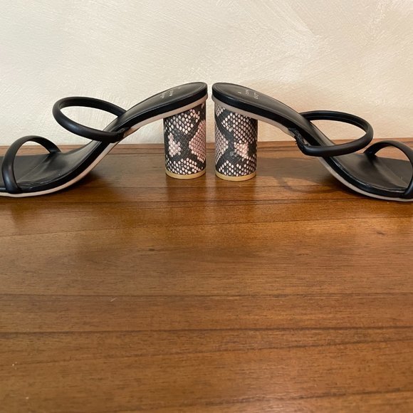 NWOT A New Day Black Snake Skin Round Heels in size 6.5 - Picture 4 of 8